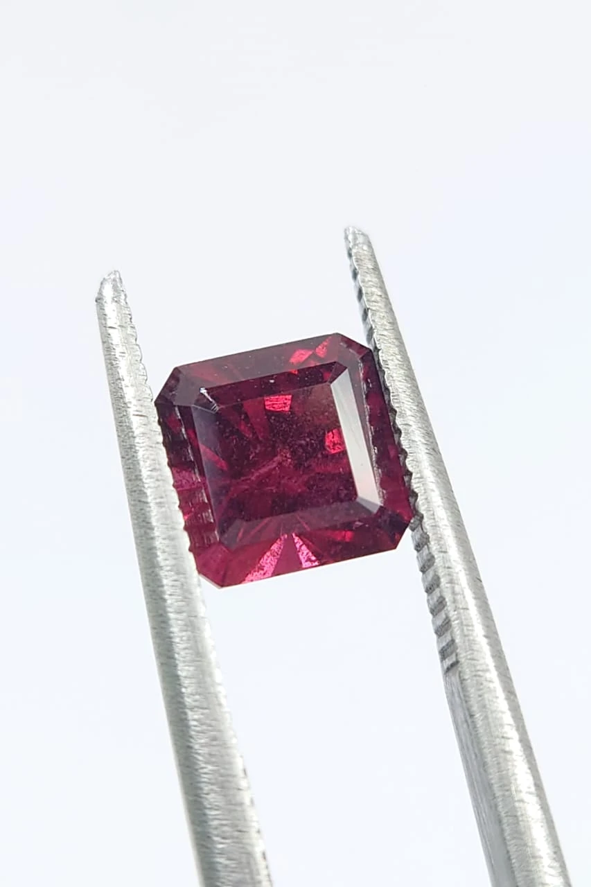 1.77ct Natural Rhodolite Garnet Loose Gemstone From Tanzania — view 3